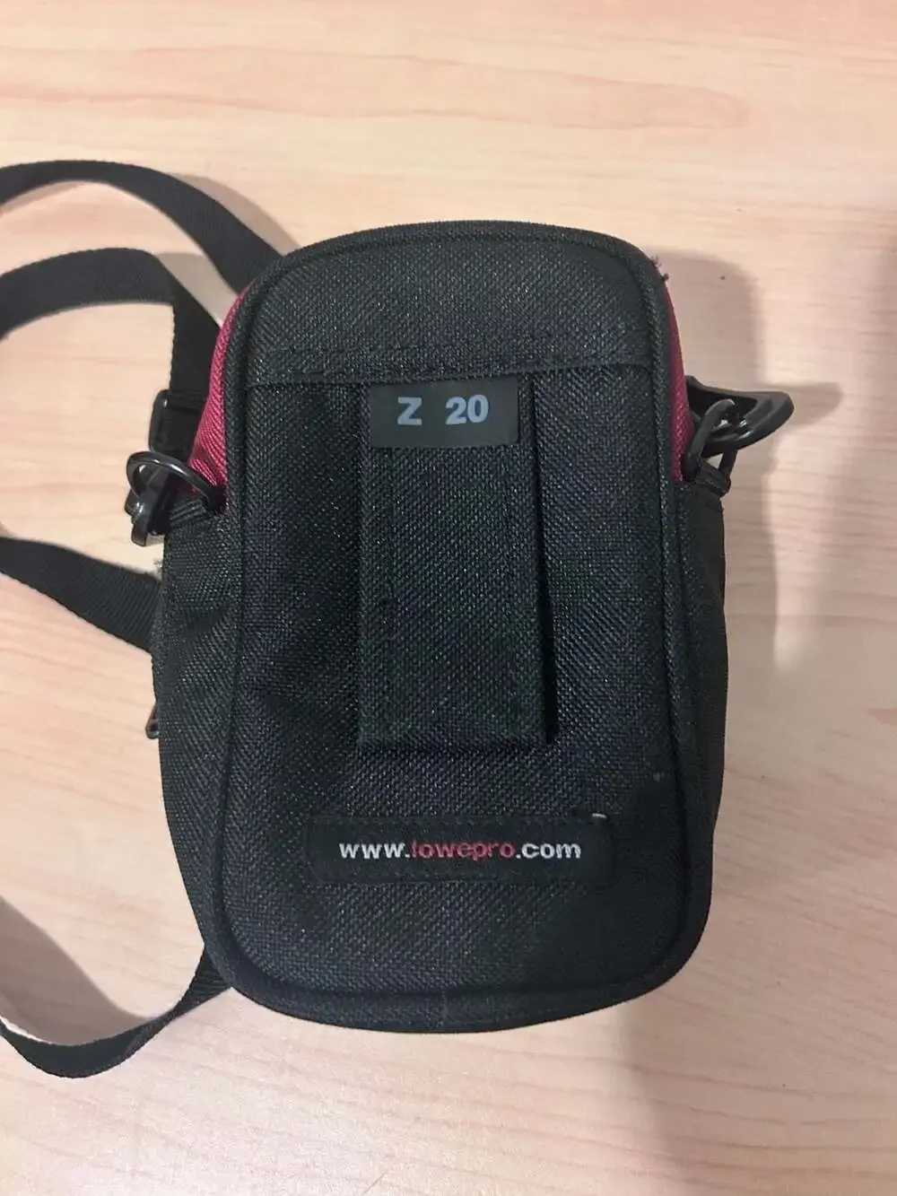 Lowepro Z 20 Camera Pouch Shoulder Bag Black and Red